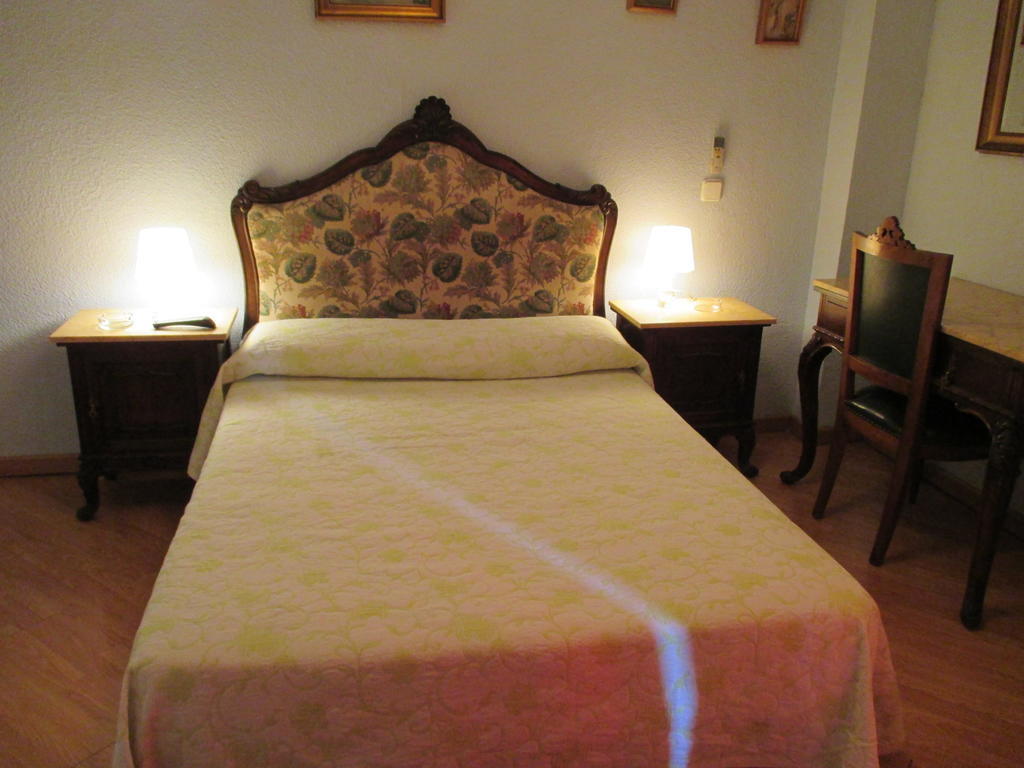 Hostal Pradillo Mostoles Bilik gambar